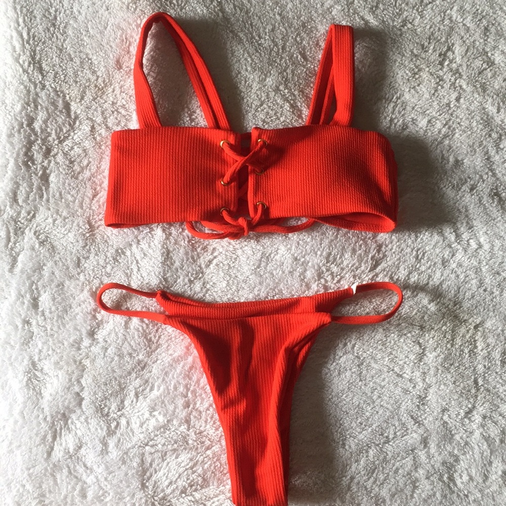 NEVER WORN sexy cheeky red bikini